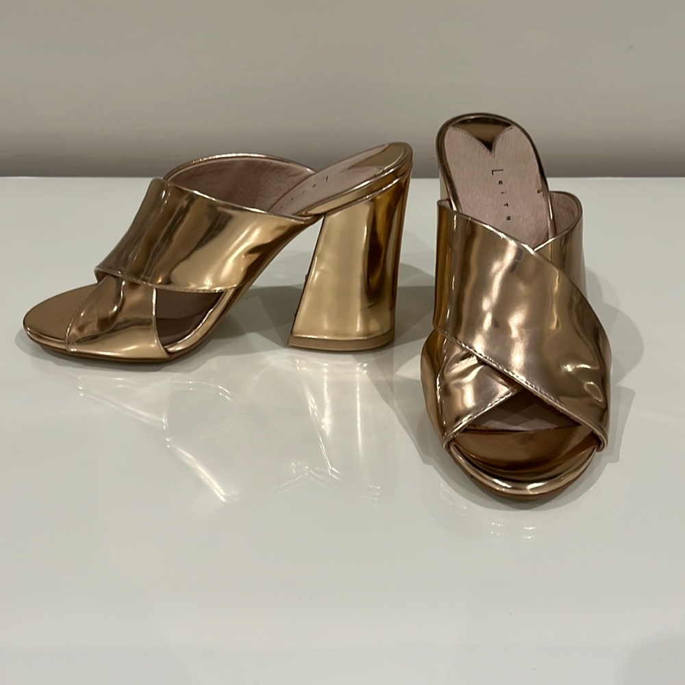 WORN ONCE! Leith rose gold sandal, size 5.5